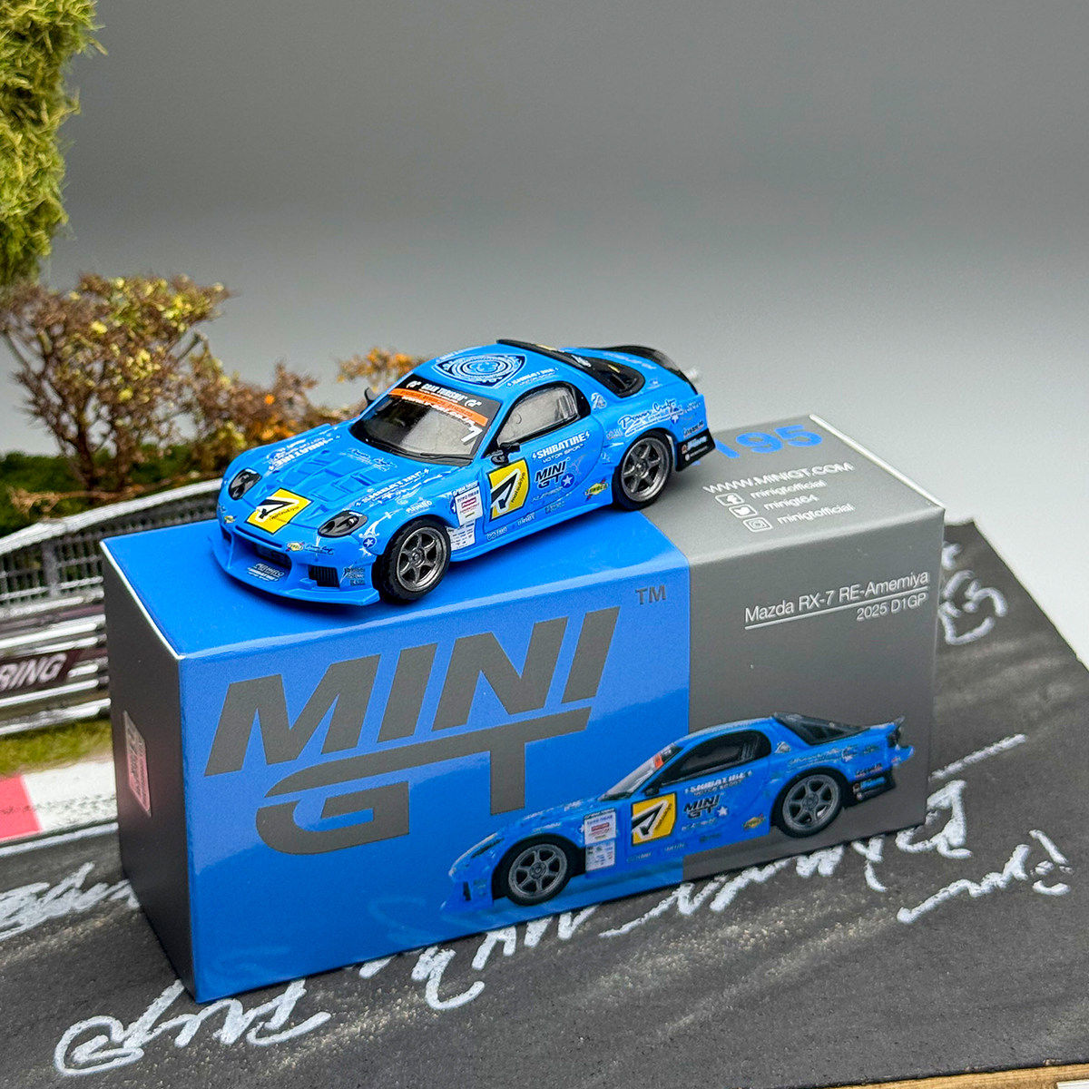 نموذج سيارة مازدا RX-7 RE-Amem - مراجعة Kids Toys Car وسعره