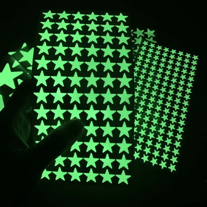 ملصقات جدار مضيئة لغرف الأطفال - مراجعة Glow In Dark Stars وسعره