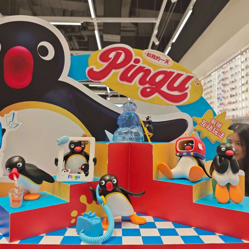صندوق مفاجآت بتصميم البطريق ال - مراجعة Kids Toys Xmas وسعره