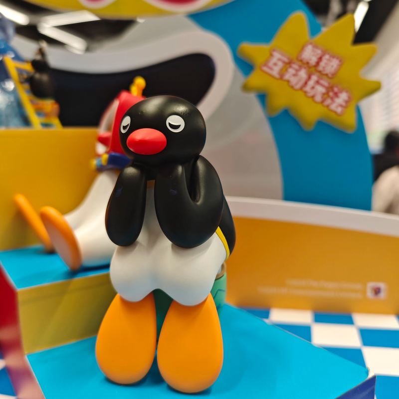 صندوق مفاجآت بتصميم البطريق ال - مراجعة Kids Toys Xmas وسعره