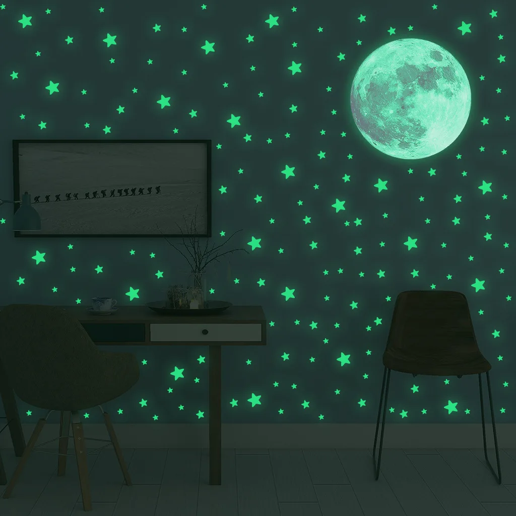 ملصقات جدارية مضيئة على شكل نج - مراجعة Glow In Dark Stars وسعره